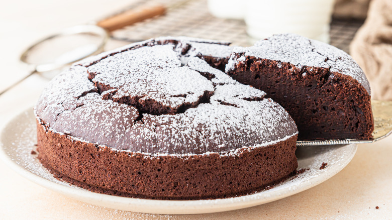Chocolate cake with powdered sugar