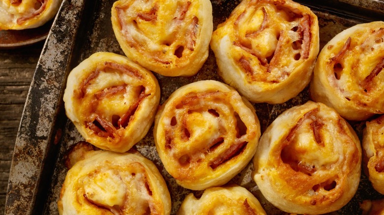 Pan with cooked pizza rolls 