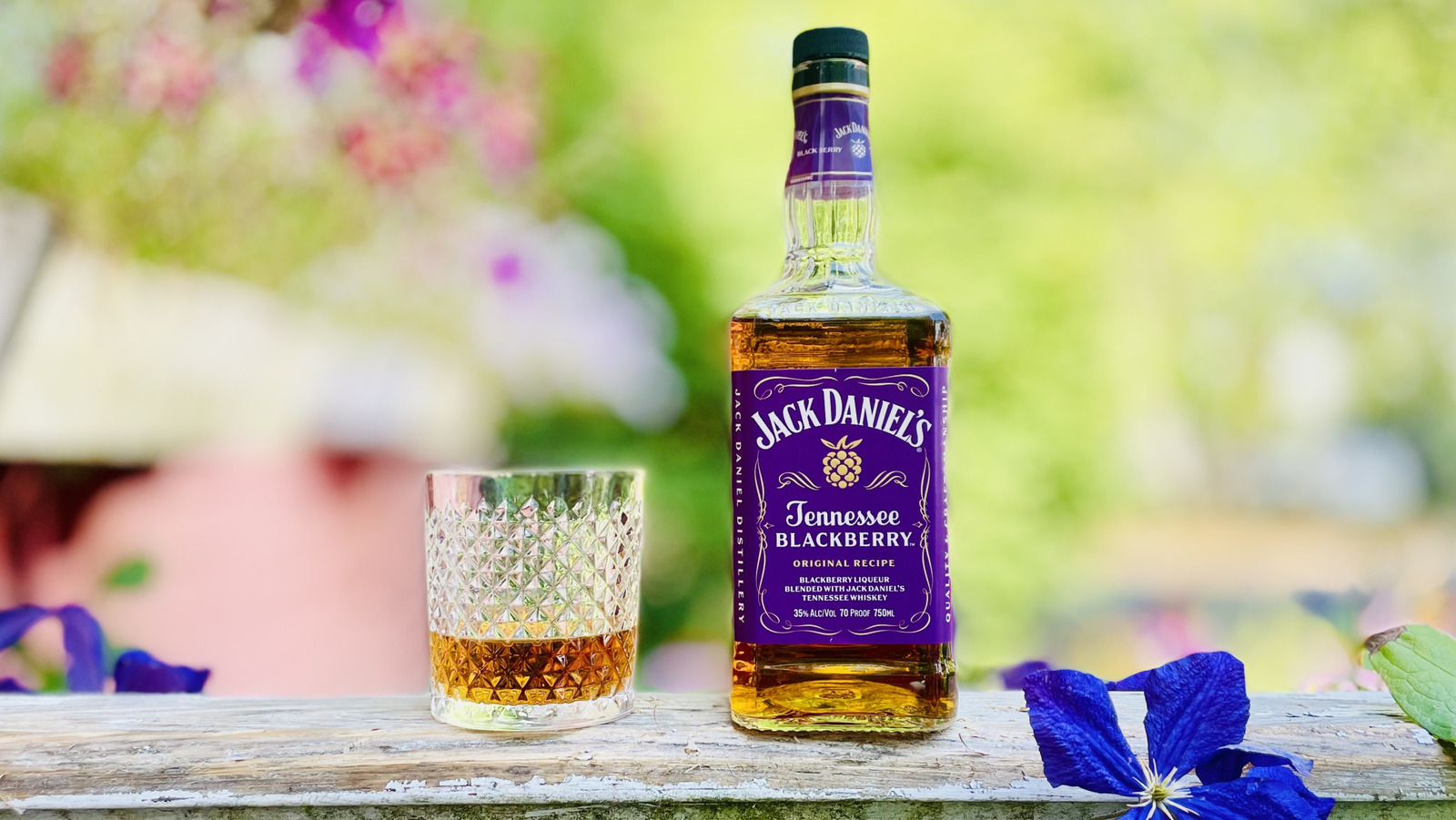 <a href="https://www.foodrepublic.com/1939389/jack-daniels-blackberry-whiskey-review/" target="_blank">Review: Jack Daniel’s Tennessee Blackberry Is The Sweet Whiskey You Need To Wrap Up The Summer</a>