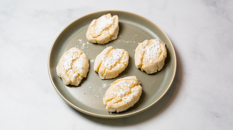 soft cookies on green plate
