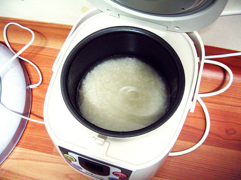 Sanyo Rice Cooker 10 Cups - household items - by owner