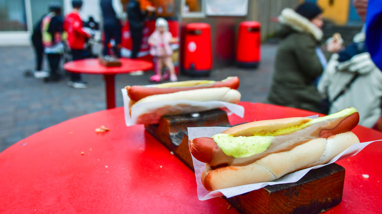 hot dogs served in Iceland