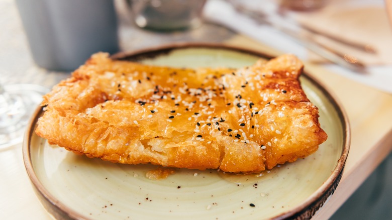 Saganaki with honey and seeds