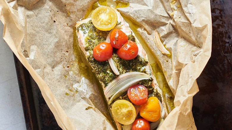 salmon with tomatoes in parchment