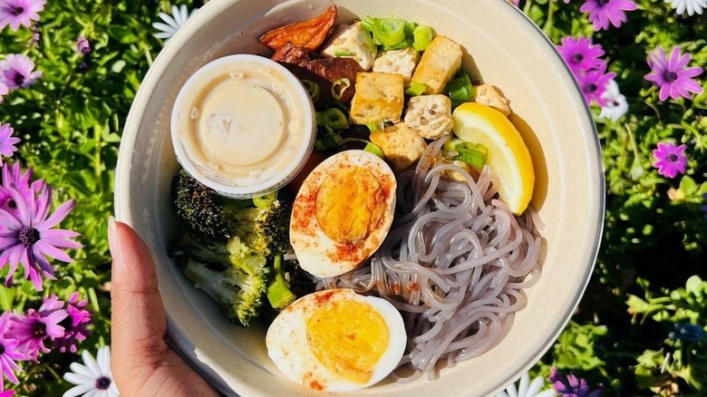 Takeaway Koren bowl from Moonbowls