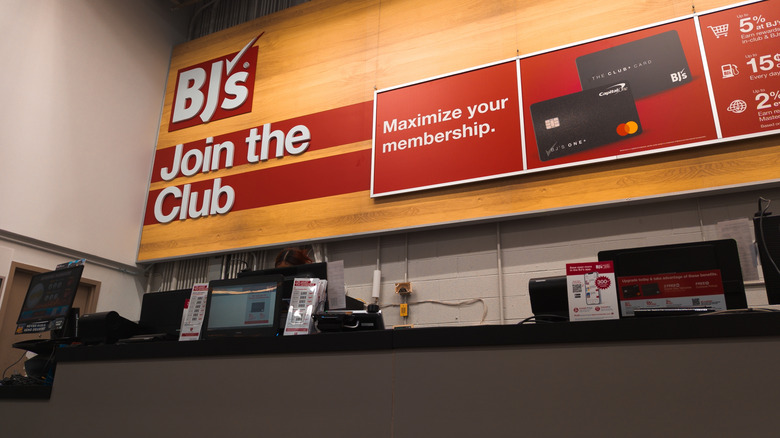 BJ's membership sign-up counter