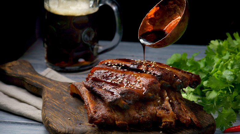 Ribs with pan sauce and a stein of beer