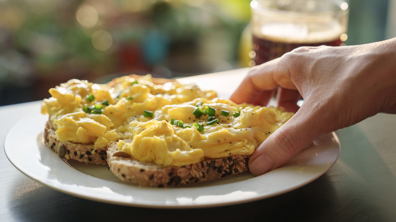 scrambled eggs on toast
