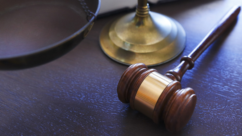 judge's gavel and scales