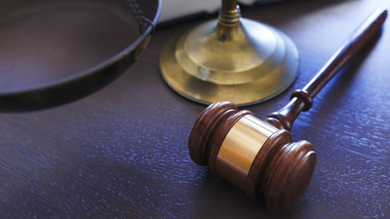 judge's gavel and scales