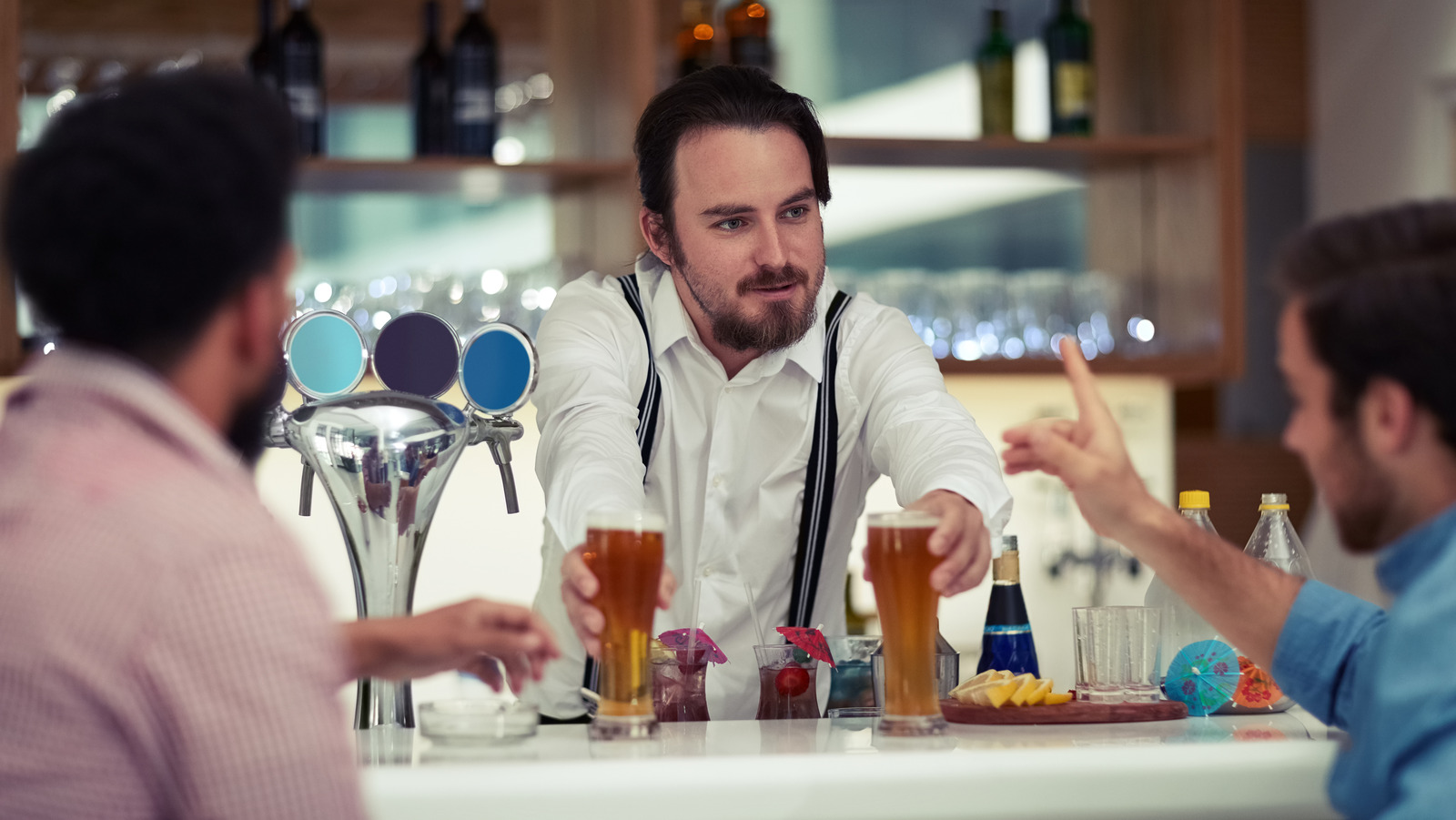 <a href="https://www.foodrepublic.com/1992843/server-explains-what-drink-order-says-about-you/" target="_blank">Servers Explain What Different Drink Orders Say About Customers</a>
