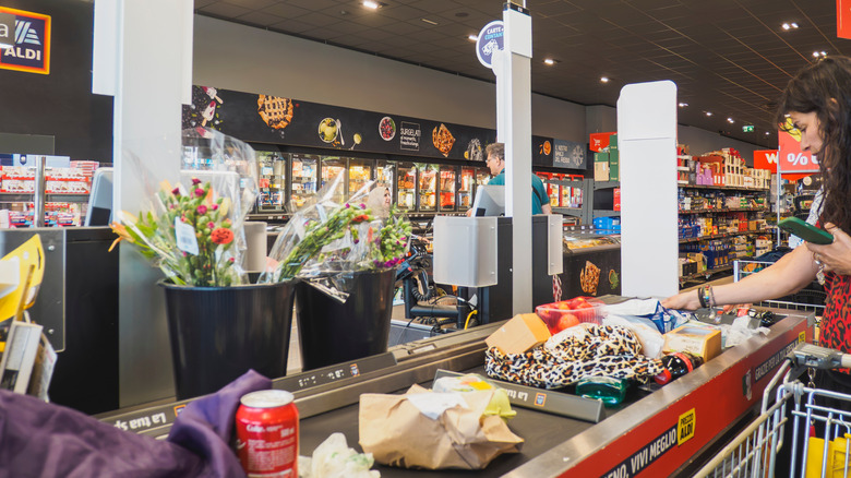 Aldi checkout counter