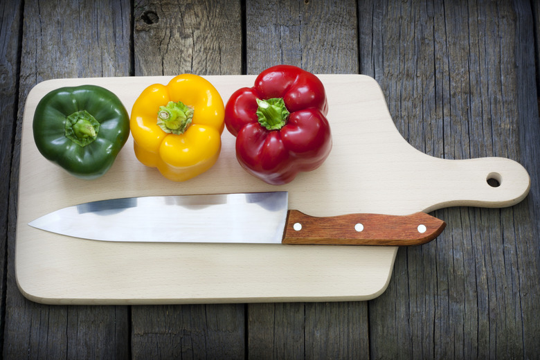 You Should Be Using Different Cutting Boards For Your Meats & Veggies