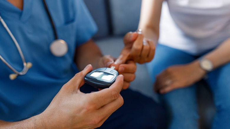 checking diabetic blood level