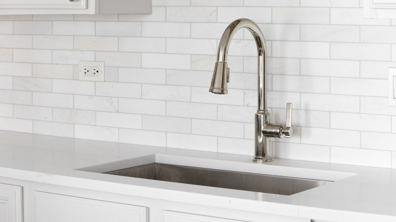 backsplash in a kitchen by the sink