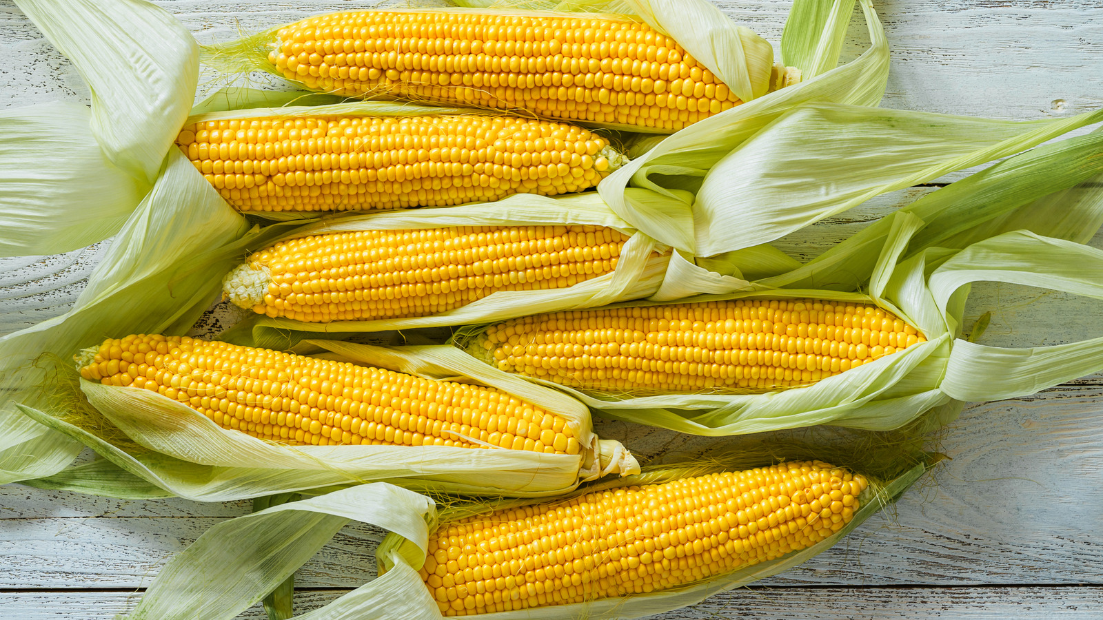 <a href="https://www.foodrepublic.com/1959683/cook-corn-on-the-cob-southern-style/" target="_blank">Skip The Grill And Cook Corn On The Cob The Southern Way</a>