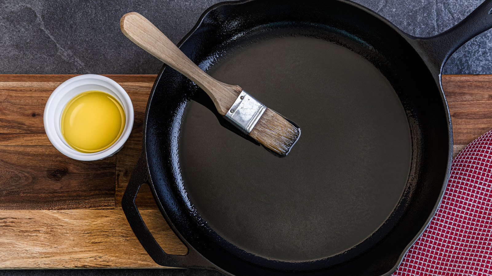 <a href="https://www.foodrepublic.com/2105892/old-school-cast-iron-seasoning-method-saturated-fat/" target="_blank">Skip This Old-School Cast-Iron Seasoning Method Unless You Want To Waste Your Time</a>
