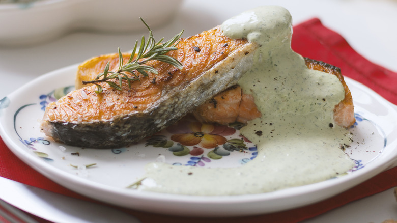 Salmon with creamy sauce