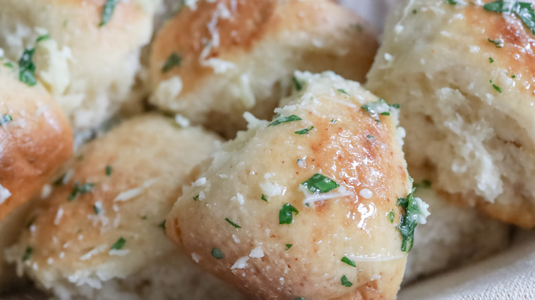 dinner rolls with herbs and cheese