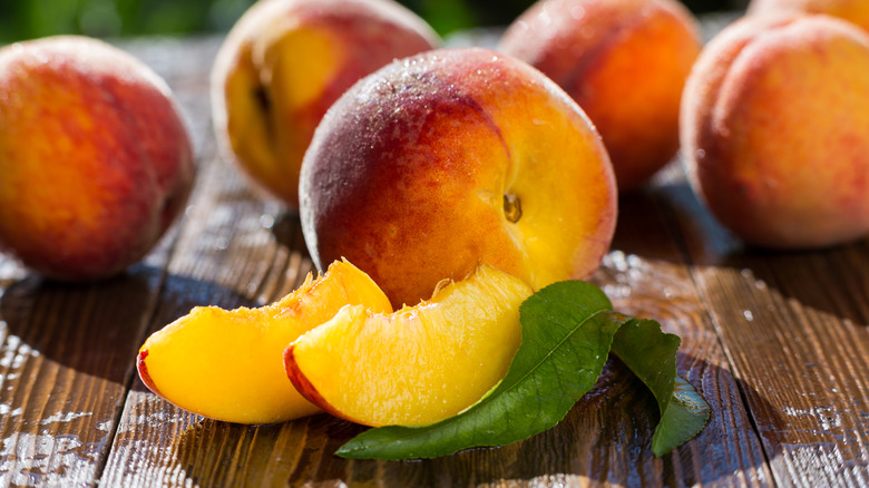 Sliced and whole peaches