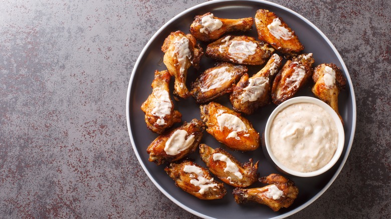 chicken wings with Alabama white sauce
