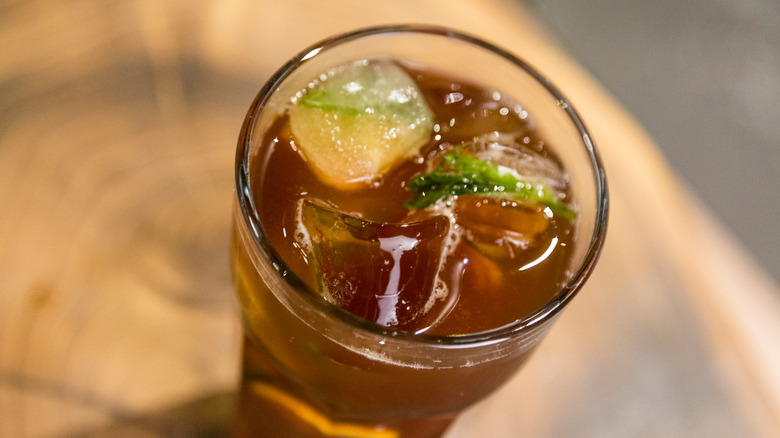 Traditional Mazagran with lime