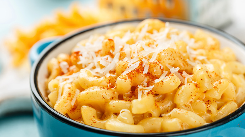 Close up of mac and cheese