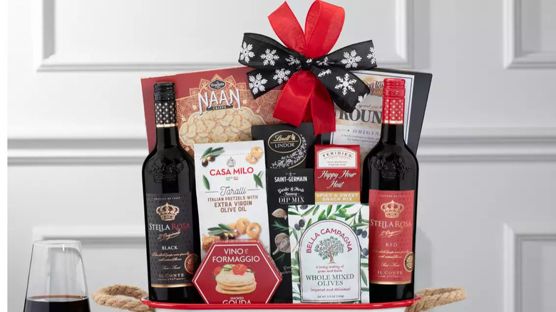 Tis the Season Stella Rosa Duet Gift Basket
