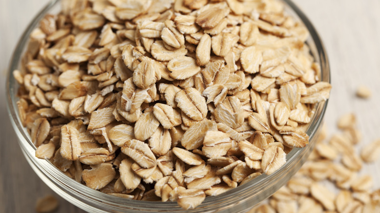 Glass bowl of raw oats