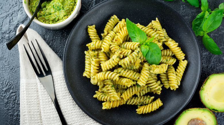 pasta with avocado pesto sauce