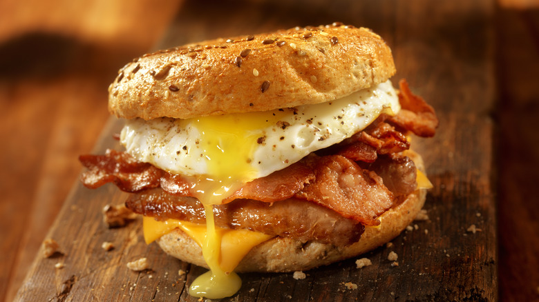 bacon and egg breakfast sandwich
