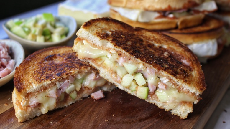 apple butter and brie grilled cheese
