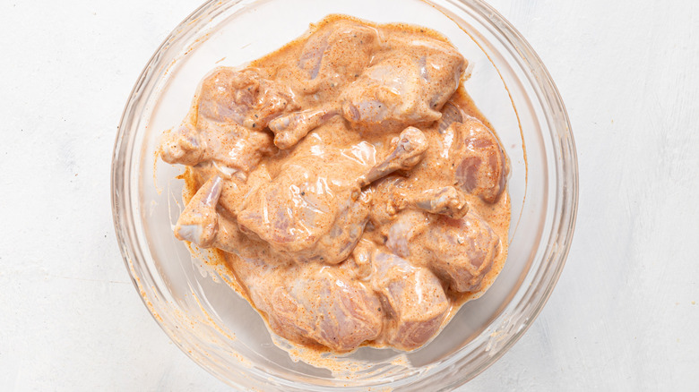 marinated chicken drumsticks in bowl