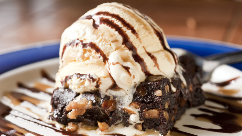 Brownie sundae