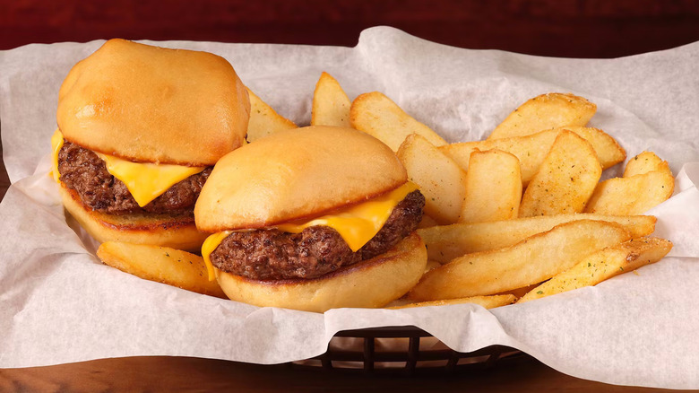 cheeseburger sliders with fries