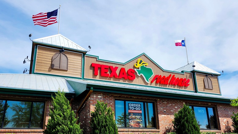 Texas Roadhouse exterior daytime