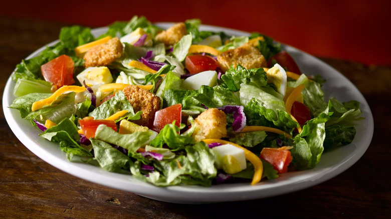 texas roadhouse salad on a plate
