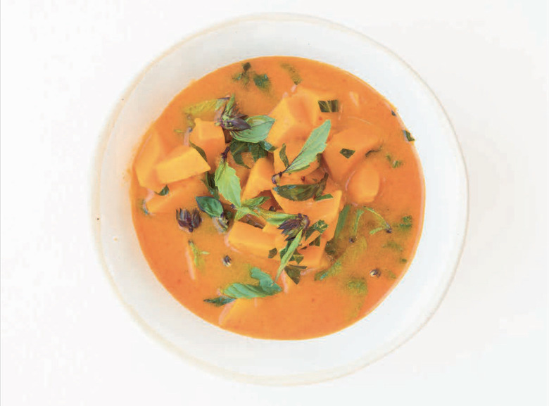 https://www.foodrepublic.com/img/gallery/thai-spiced-pumpkin-soup-recipe/intro-import.jpg