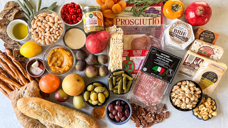 Thanksgiving charcuterie board ingredients