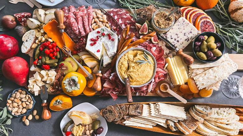 thanksgiving charcuterie board