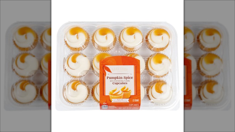 A container of Bake Shop Mini Pumpkin Spice Cupcakes.
