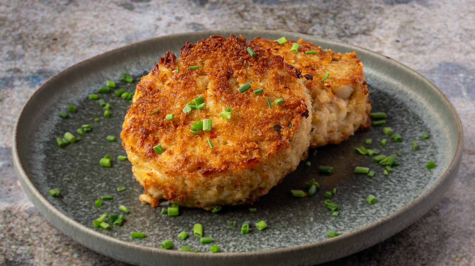 The 11 Best Chain Restaurant Crab Cakes