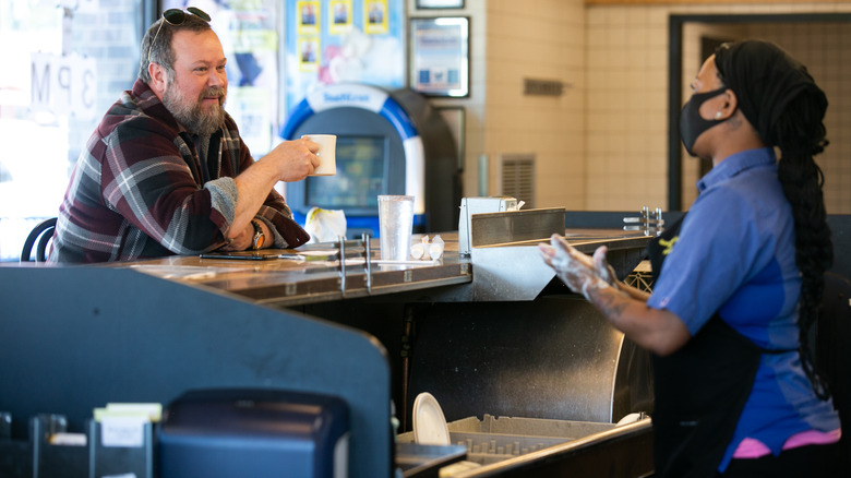 A solo diner chatting with a Waffle House waitress