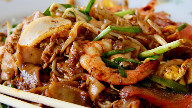 Savoring Singapore: 10 Best Street Foods to Try Today - Char Kway Teow