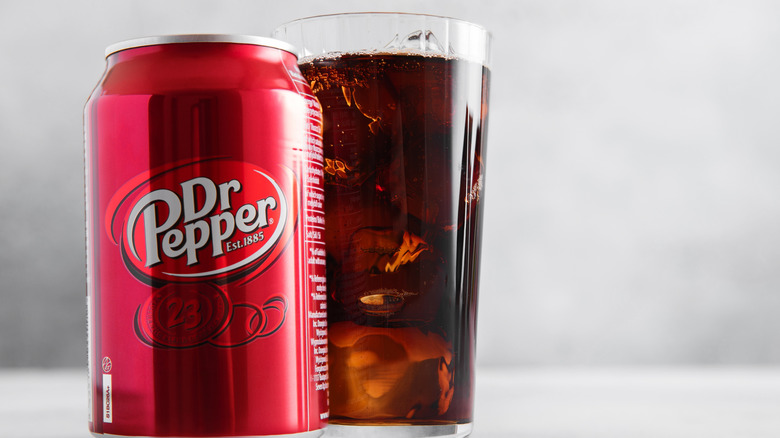 A can and glass of Dr Pepper
