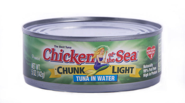 A can of Chicken of the Sea chunk light tuna in water