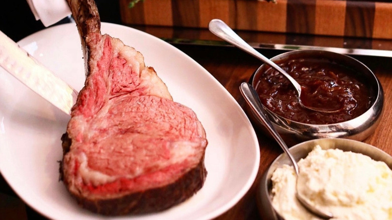 steak knife plate toppings