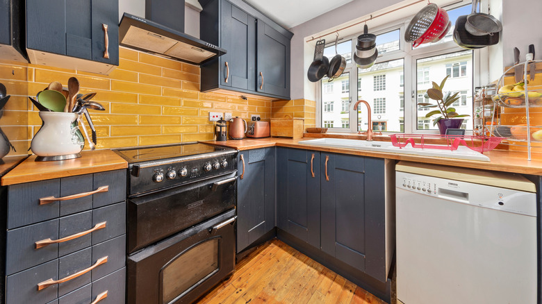 Modern kitchen with mustard yellow backsplash