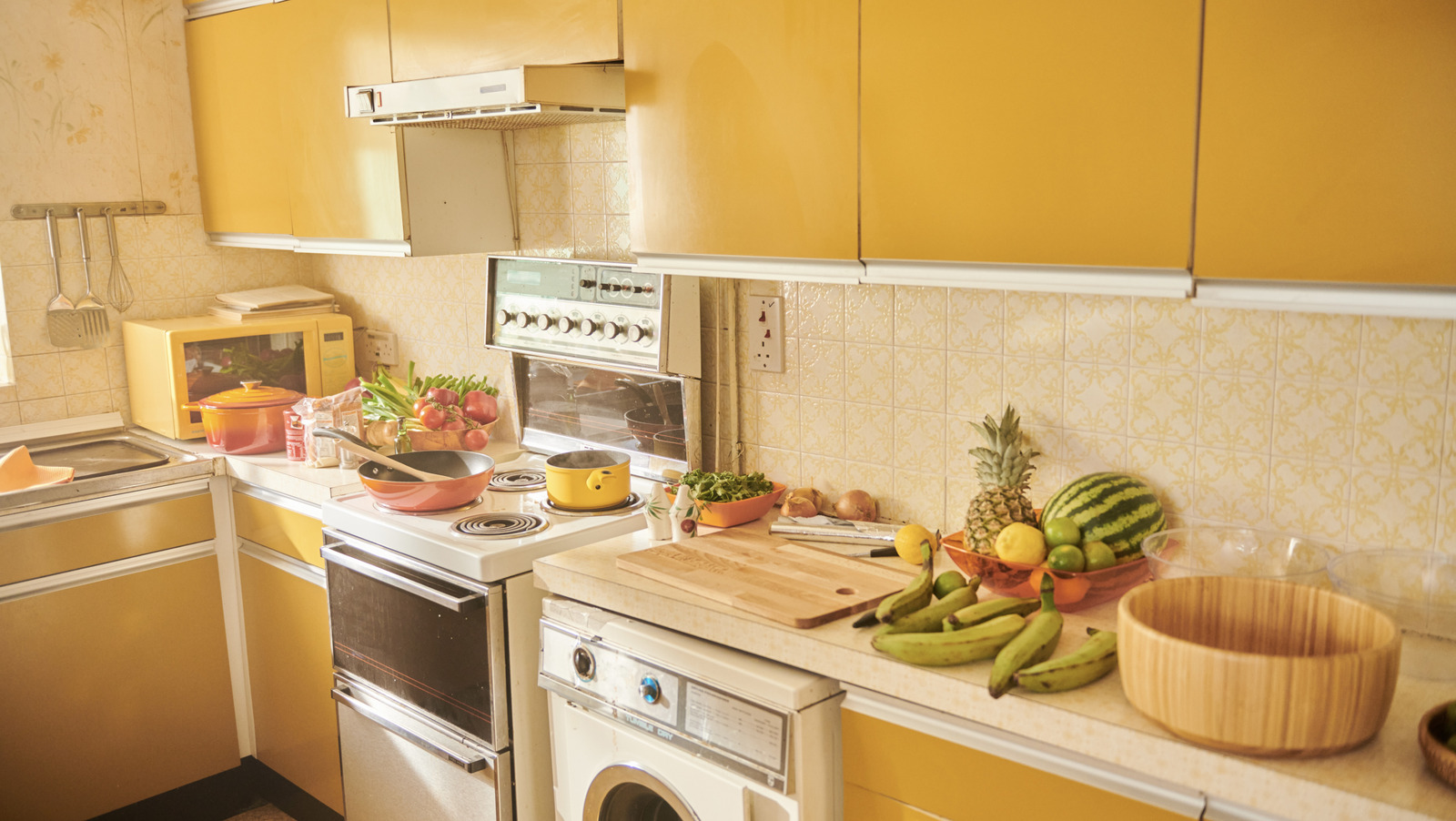 The 1970s Kitchen Backsplash Trend That Should Make A Comeback