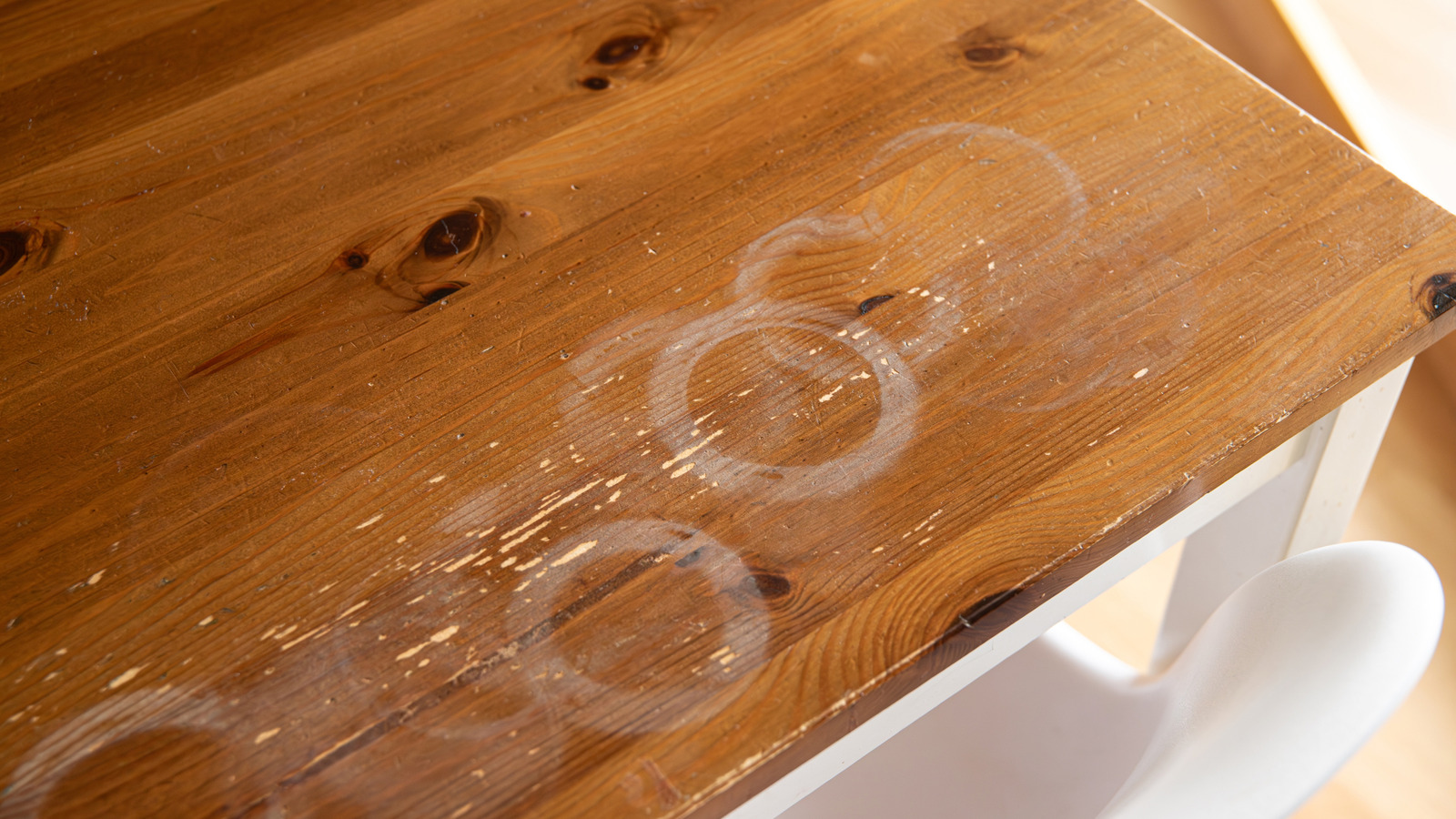 <a href="https://www.foodrepublic.com/1812476/two-ingredient-wooden-table-cleaner/" target="_blank">The 2 Ingredient DIY Cleaner That Will Remove Those Pesky Stains From Your Wooden Kitchen Table</a>